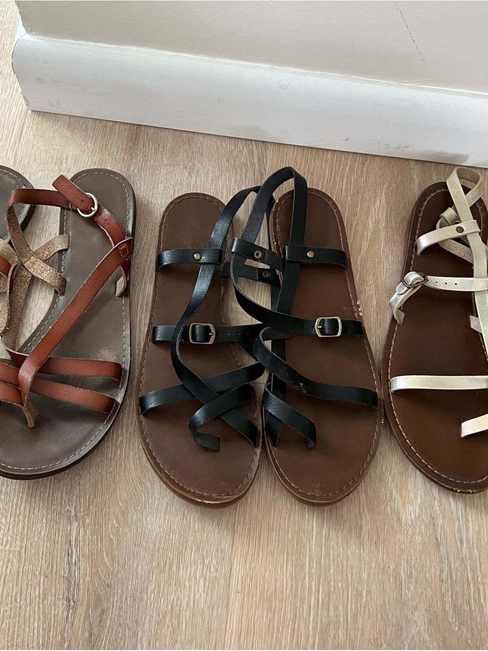Women's Size 9 Set of Three Identical Universal Thread Sandals